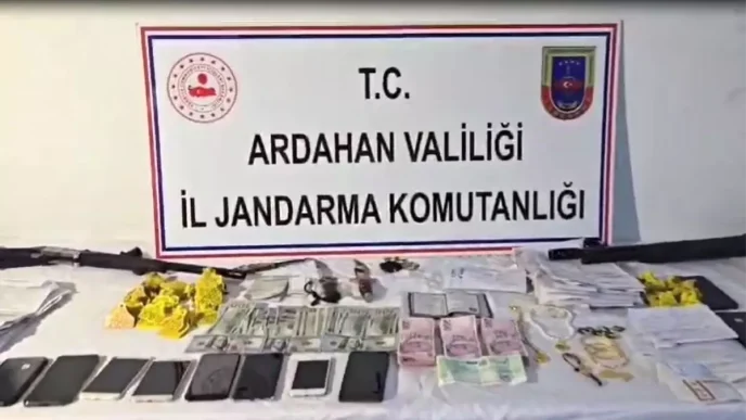 Ardahanda Nitelikli Dolandiricilik Operasyonu 4 Supheli Tutuklandi