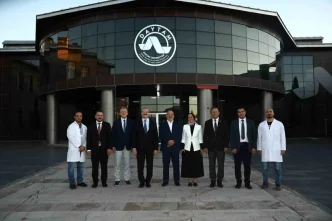 Ataturk Universitesi Rektoru EVYAP Yonetim Kurulu Baskanini Agirladi