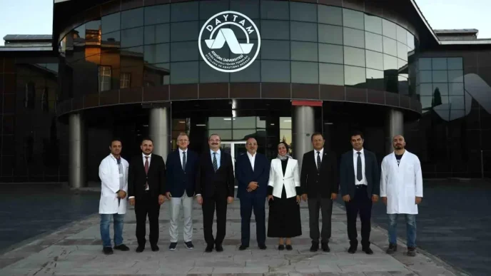 Ataturk Universitesi Rektoru EVYAP Yonetim Kurulu Baskanini Agirladi