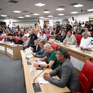 Aydin Buyuksehir Belediyesi Meclis Toplantisi Tartismalarla Ertelendi