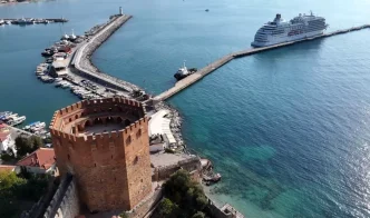 Bahama Bandirali Seven Seas Navigator Kruvaziyeri Alanyaya Demir Atti