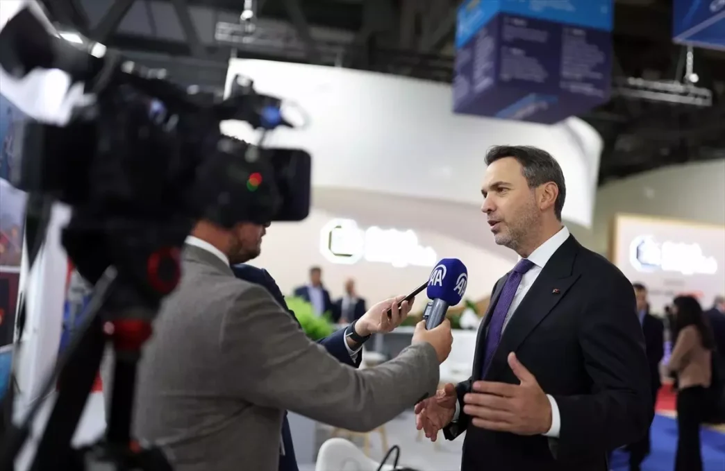 Bakan Bayraktar Gastech 2025te dogal gazda arz guvenligi icin onemli