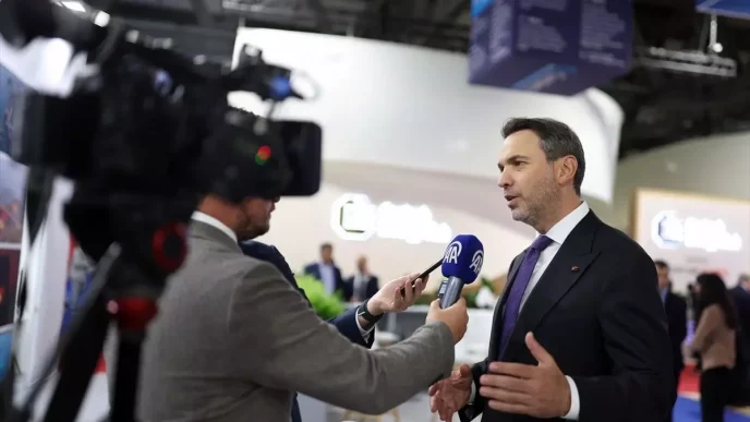 Bakan Bayraktar Gastech 2025te dogal gazda arz guvenligi icin onemli
