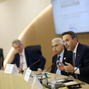 Bakan Bayraktar Italyada Enerji Is Birlikleri Icin Temaslarda Bulundu