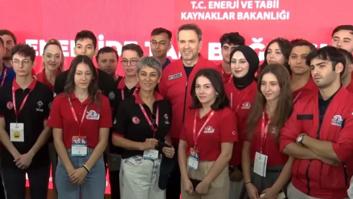 Bakan Bayraktar TEKNOFESTte Nukleer Enerji ve Verimlilik Vurgusu Yapti