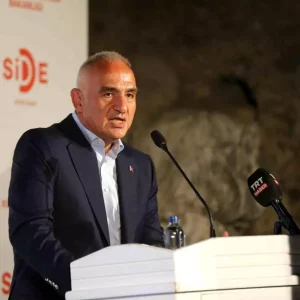 Bakan Ersoy Antalyaya gelen ziyaretci sayisi 117 milyona ulasti