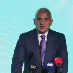 Bakan Ersoy Turk Sanatinin Kuresel Basarisini Vurguladi