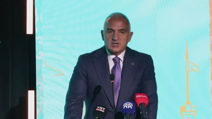 Bakan Ersoy Turk Sanatinin Kuresel Basarisini Vurguladi