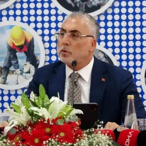 Bakan Isikhan Birileri parti binalarinda koltuk kavgasi yaparken biz Turkiyeyi