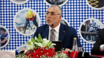 Bakan Isikhan Birileri parti binalarinda koltuk kavgasi yaparken biz Turkiyeyi