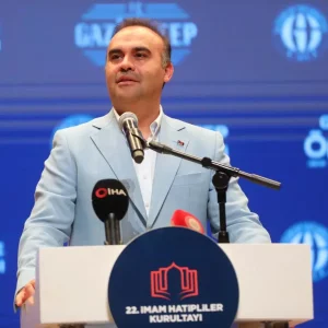 Bakan Kacir Aya uzay araci gonderecegiz