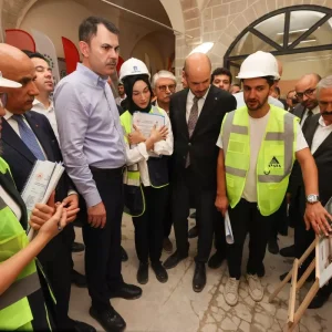 Bakan Kurum Kahramanmarasta Depremzedeleri Ziyaret Etti