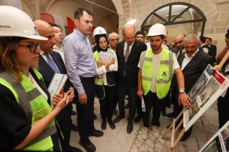 Bakan Kurum Kahramanmarasta Depremzedeleri Ziyaret Etti