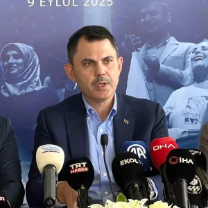 Bakan Murat Kurum Deprem bolgesinde yilsonuna kadar evine girmeyen kimseyi
