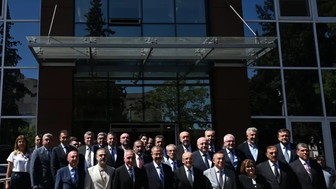 Bakan Simsek Gaziantepte Sanayicilerle Bir Araya Geldi