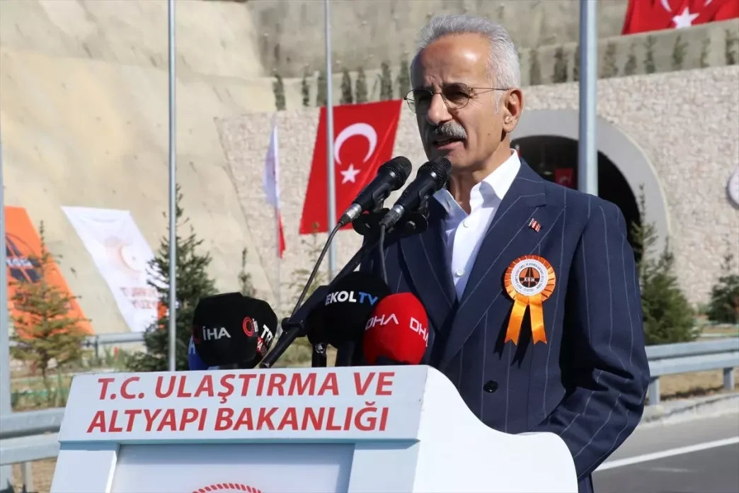 Bakan Uraloglu Amasyada Aydinca Varyanti ve Sehit Ahmet Ozsoy Tunelinin