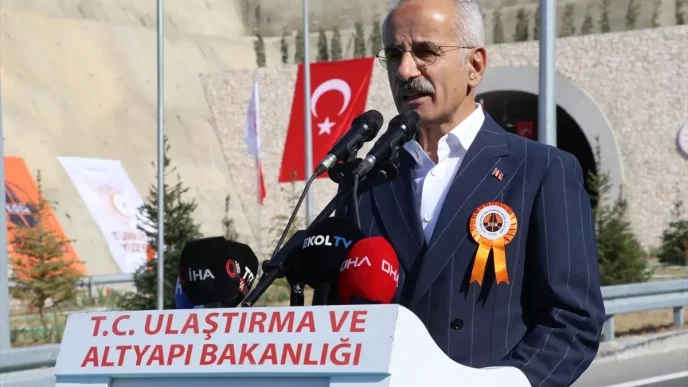 Bakan Uraloglu Amasyada Aydinca Varyanti ve Sehit Ahmet Ozsoy Tunelinin
