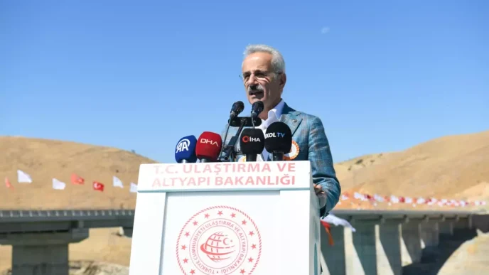 Bakan Uraloglu Terorun golgesinin kalkmasiyla Tunceli turizm cennetine donustu