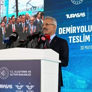 Bakan Uraloglundan Gunes Enerjisi ile Surdurulebilir Demiryolu Inovasyonu