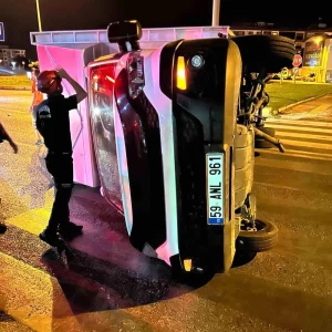 Balikesirde Trafik Kazasi Kamyonet Devrildi Yaralanan Yok