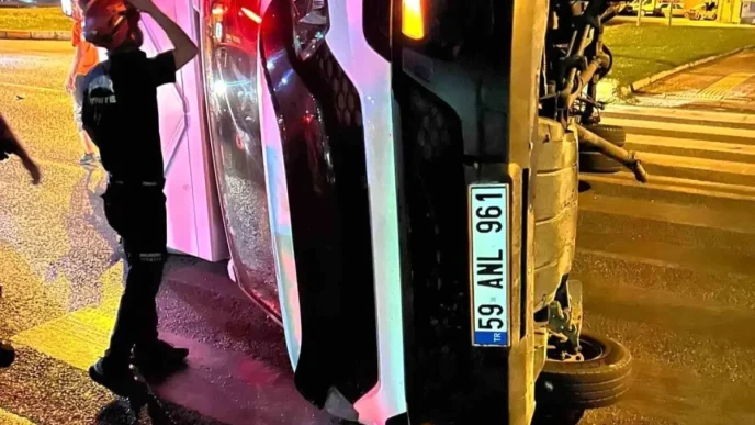 Balikesirde Trafik Kazasi Kamyonet Devrildi Yaralanan Yok