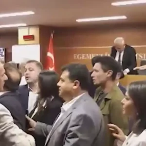 Bayrampasa Belediyesi seciminde 4 turda da esitlik cikti salon karisti