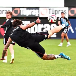 Besiktas Galatasaray Maci Hazirliklarina Basladi