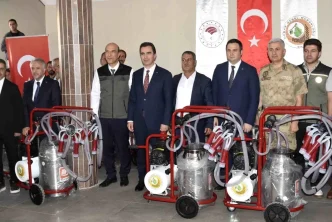 Bitliste Kadin Ciftcilere Sut Sagim Makinesi Destegi