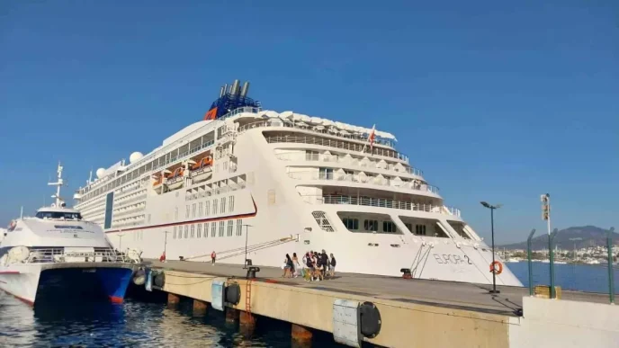 Bodruma Luks Yolcu Gemisi Europa 2 Geldi