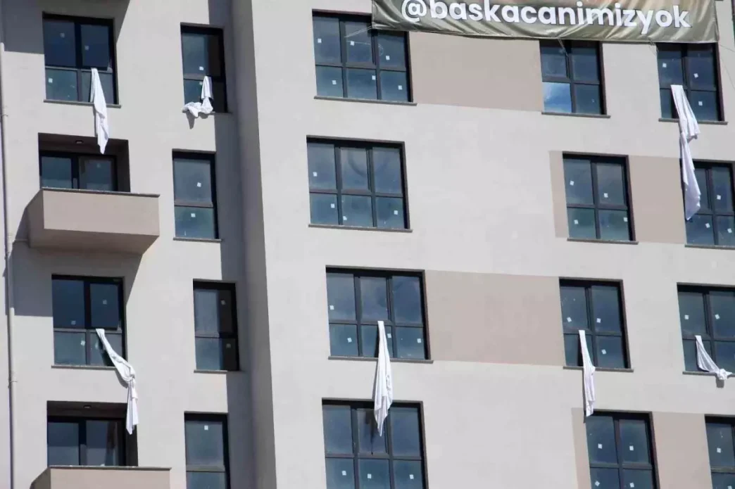 Boluda Grand Kartal Otel Faciasinda Farkindalik Cagrisi