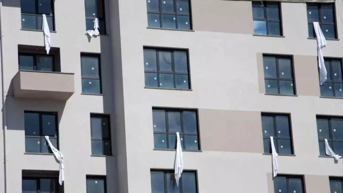 Boluda Grand Kartal Otel Faciasinda Farkindalik Cagrisi