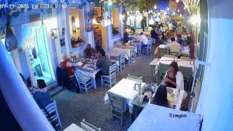 Bozcaadada Hesap Odemeden Kacan Iki Kisi Kamerada