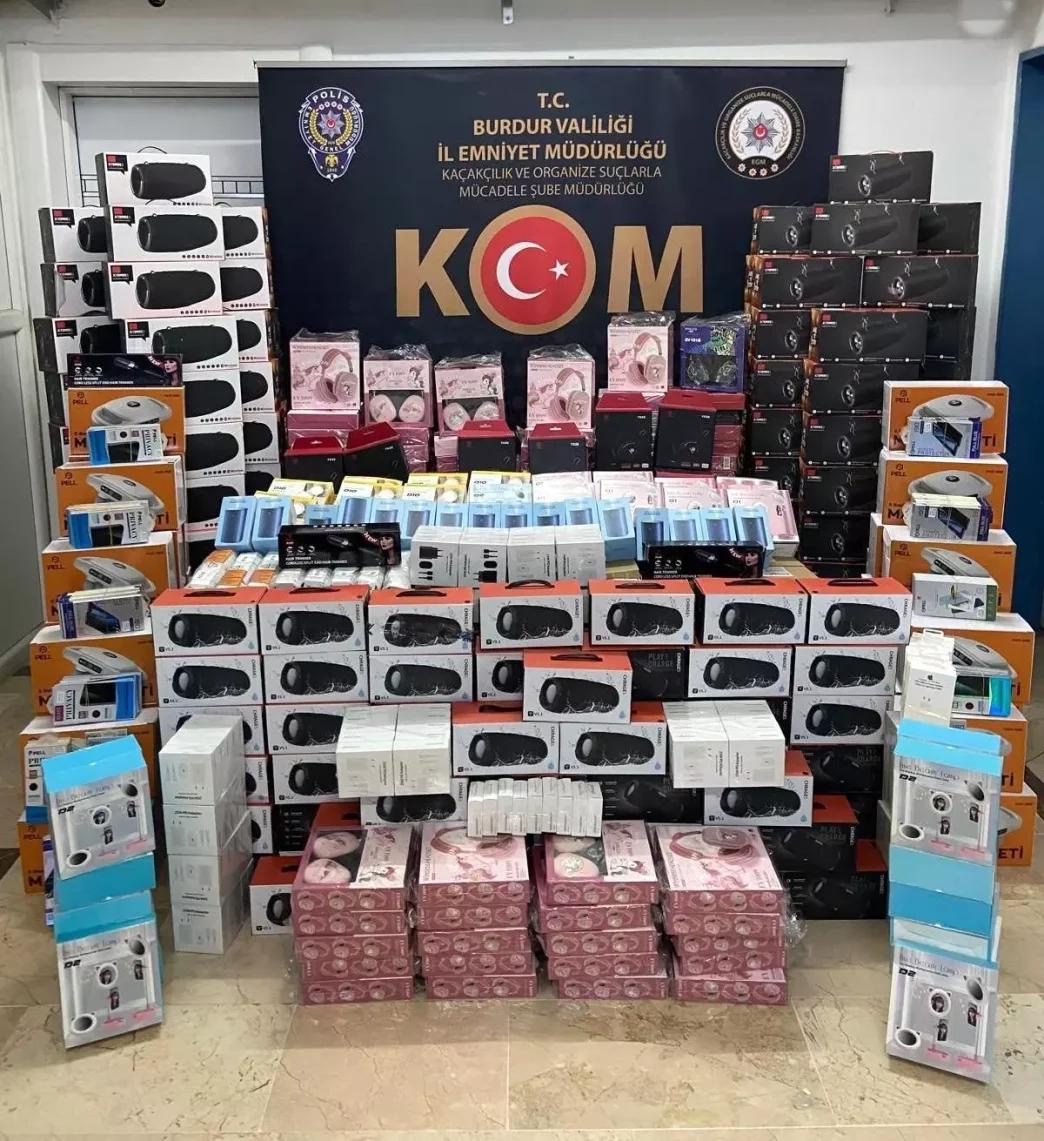 Burdurda Kacak Telefon Aksesuarlarina Yonelik Operasyon 8 Bin 68 Adet