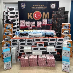 Burdurda Kacak Telefon Aksesuarlarina Yonelik Operasyon 8 Bin 68 Adet