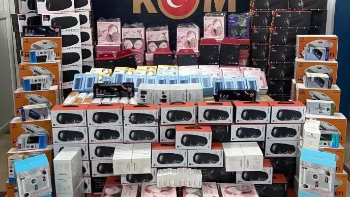 Burdurda Kacak Telefon Aksesuarlarina Yonelik Operasyon 8 Bin 68 Adet