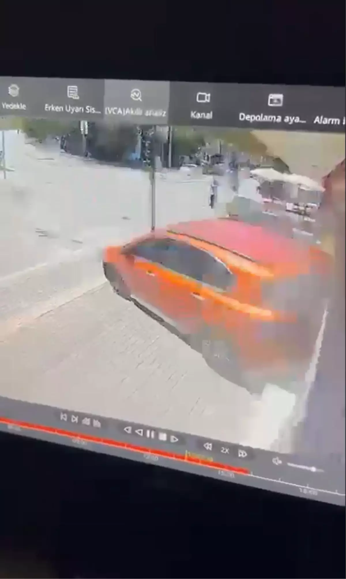 Bursada Park Halindeki Arac Kuyumcu Dukkanina Carpti