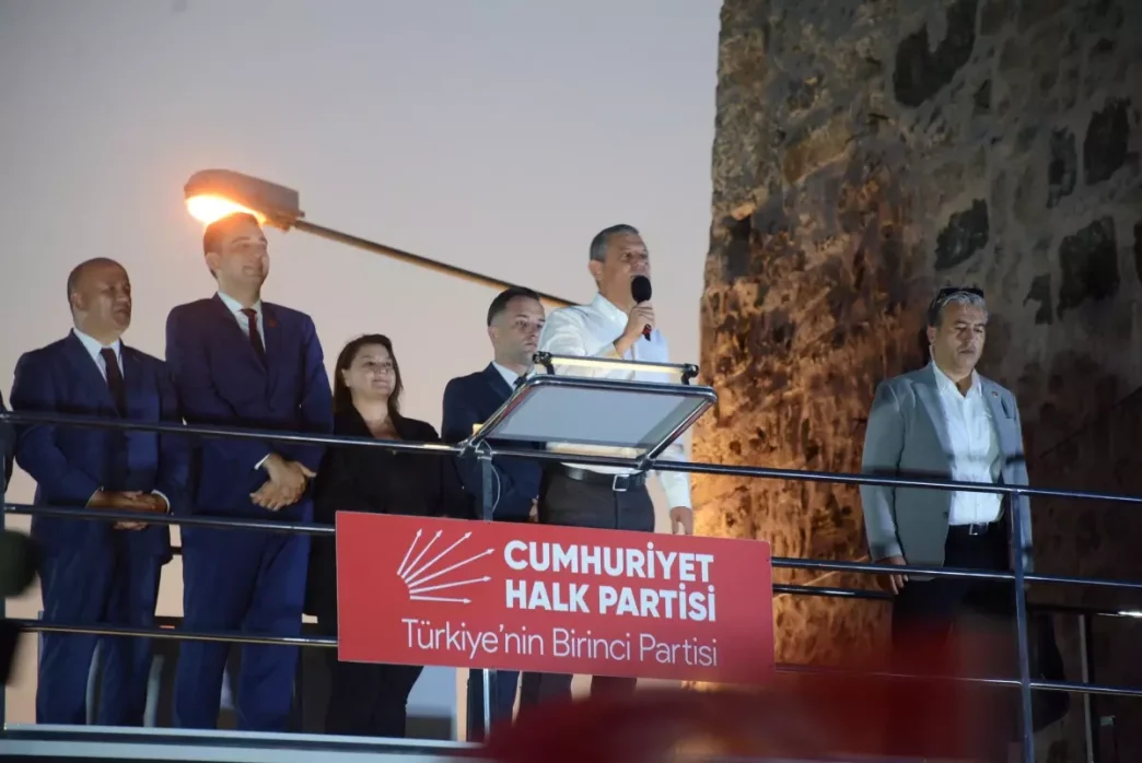 CHP Genel Baskani Ozgur Ozel Turkiyede en pahali ve yavas