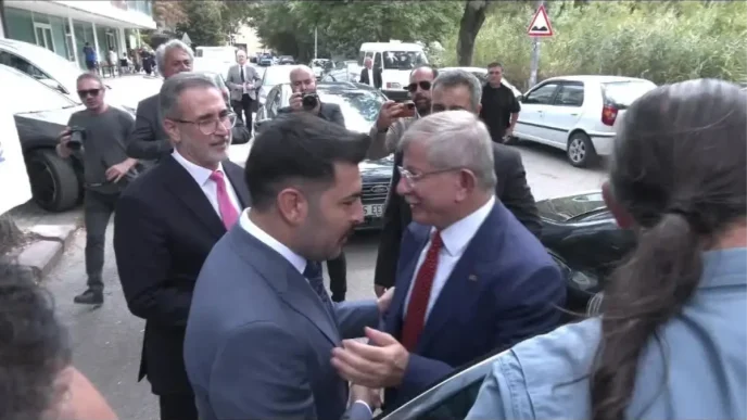 CHP Istanbul Il Yonetiminin Tedbiren Gorevden UzaklastirilmasiDavutoglu bu Karari Bir