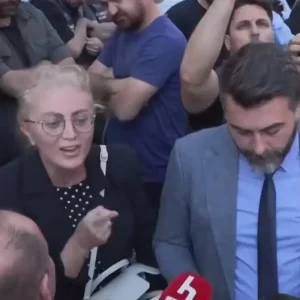 CHP kongresinde olay Kongreyi yapamazsiniz diyen kadin bakin kim cikti