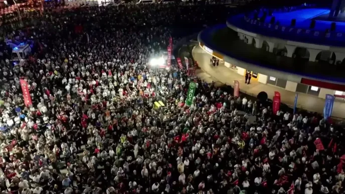 CHPnin Zeytinburnu Mitingi Ozgur Ozel Ak Partiye Koltuk Degnegi Olan