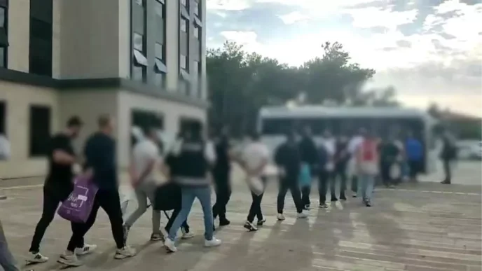 Canakkalede Suc Orgutune Baskin 8 Supheli Tutuklandi