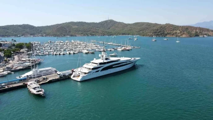 Cayman Adalari Bayrakli Mega Yat I Dynasty Fethiye Limaninda Ikmal