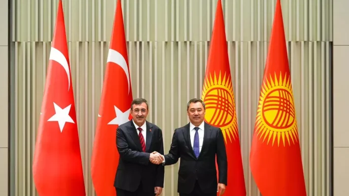 Cevdet Yilmaz Kirgizistan Cumhurbaskani Sadir Caparov ile gorustu