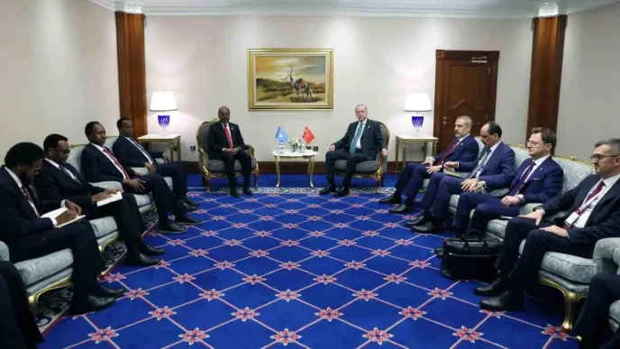 Cumhurbaskani Erdogan Somali Cumhurbaskani Seyh Mahmud ile gorustu