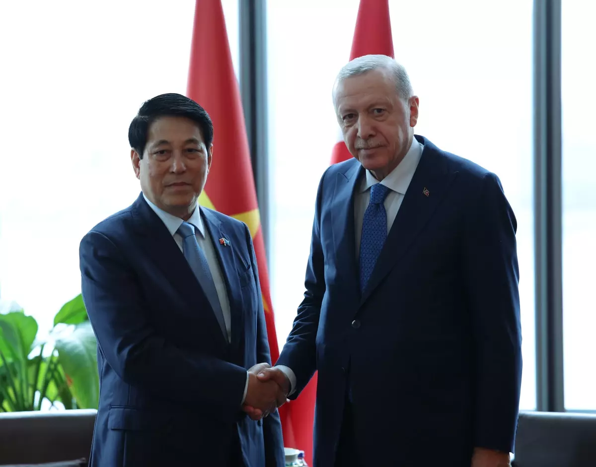Cumhurbaskani Erdogan Vietnam Devlet Baskani ile gorustu