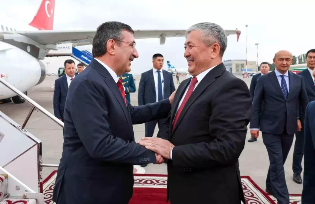 Cumhurbaskani Yardimcisi Yilmaz Kirgizistan Cumhurbaskani Caporov ile gorustu