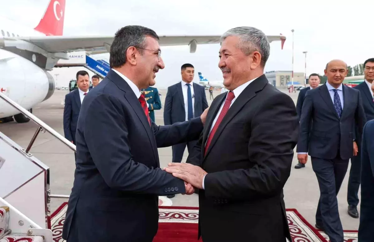 Cumhurbaskani Yardimcisi Yilmaz Kirgizistan Cumhurbaskani Caporov ile gorustu