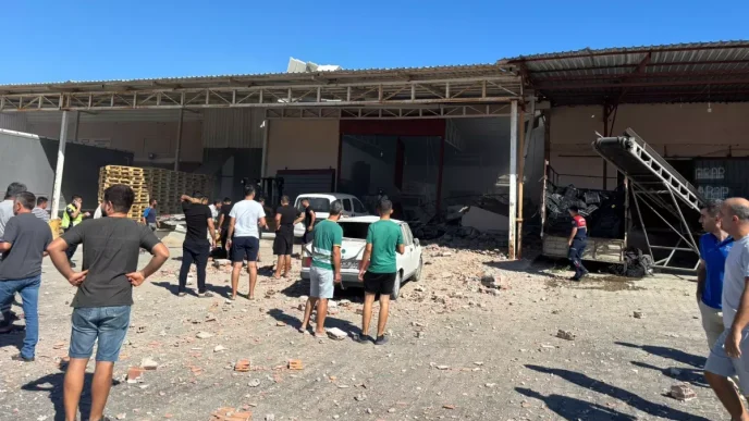 Demre Toptanci Halinde Patlama Yaralilar Var