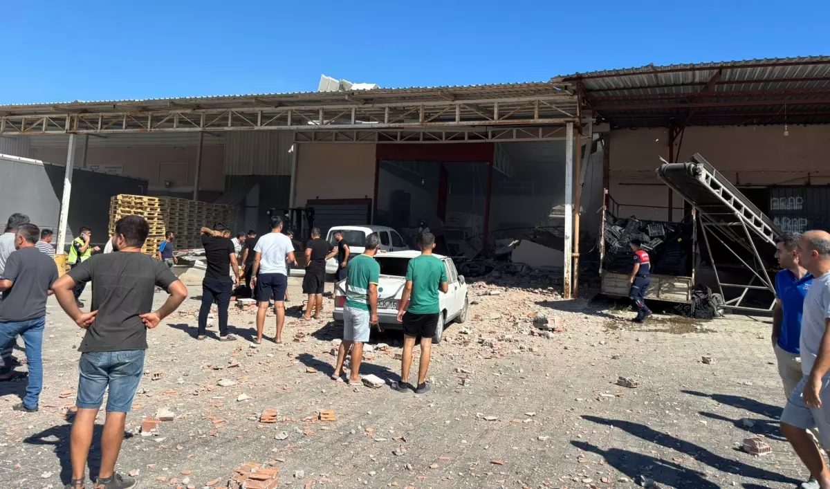 Demre Toptanci Halinde Patlama Yaralilar Var