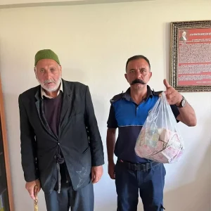 Dilencinin Uzerinden Poset Dolusu Para Cikti